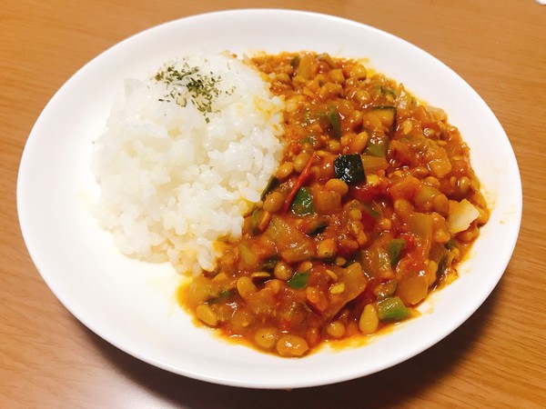夏野菜たっぷりの納豆ドライカレー