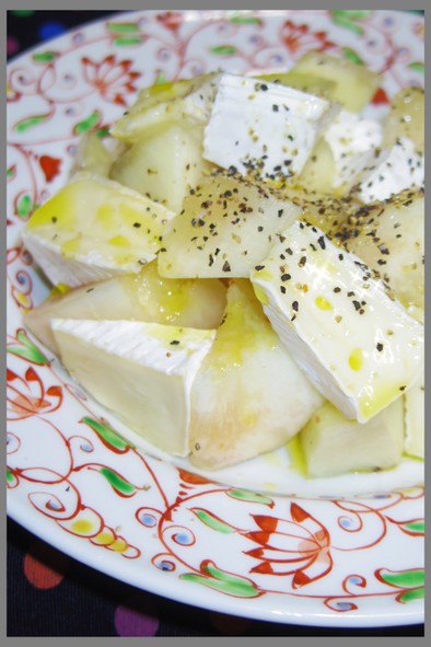 桃とカマンベールチーズのアンティパストの写真
