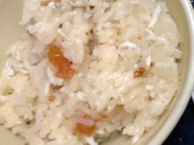 梅としらすの土鍋炊き込みご飯