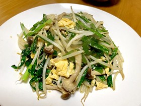 もやしとニラとしめじの玉子炒め