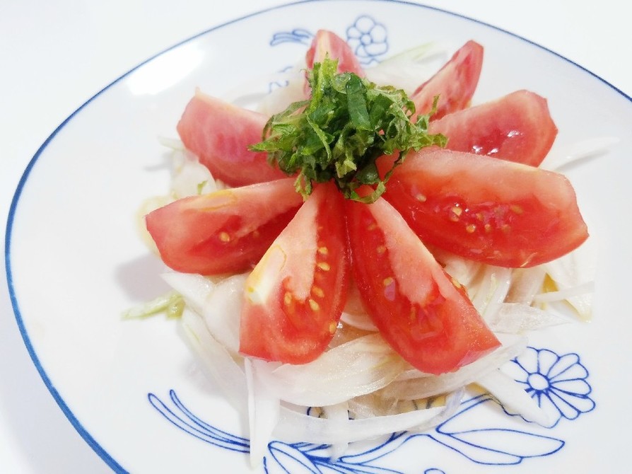 トマト玉ねぎ大葉のカルパッチョ風サラダの画像