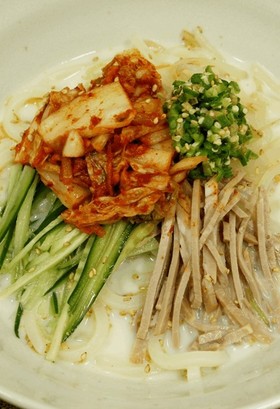 暑い日にピッタリ!豆乳キムチうどん
