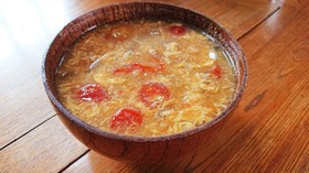 夏にピッタリ♪旬のトマトと卵のお味噌汁☆