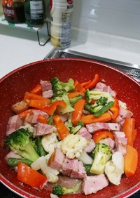 冷凍野菜と冷蔵庫の余り物＊温野菜炒め