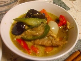 たっぷりココナッツミルクでグリーンカレー