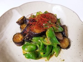 簡単ナスとピーマンの甘味噌炒め