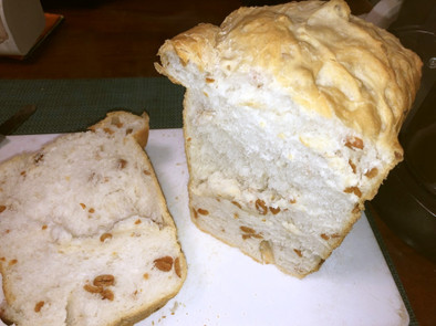干し納豆と酒かすの食パンの写真