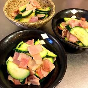 *ズッキーニとベーコンの炒め物*