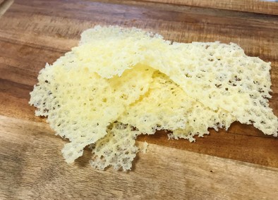 低糖質カリカリチーズクリスプ【超簡単】の写真