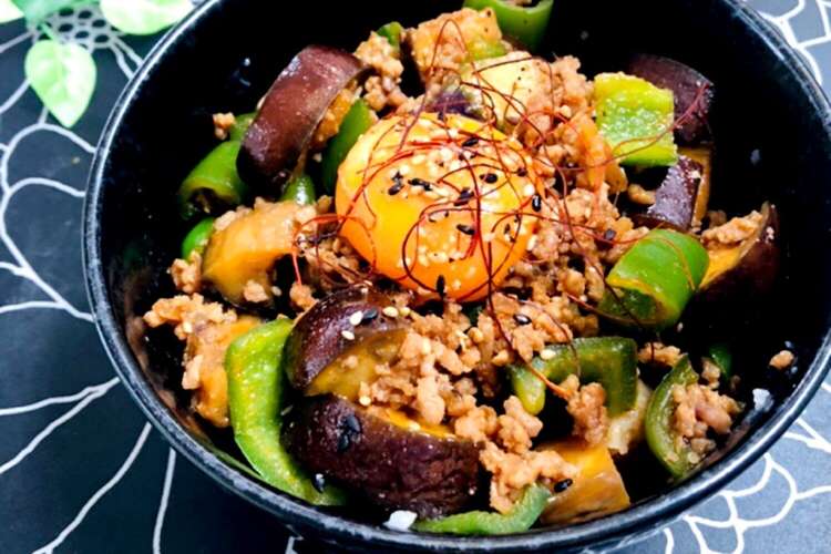 茄子とピーマンのプルコギそぼろ丼 レシピ 作り方 By Uki345 クックパッド 簡単おいしいみんなのレシピが352万品