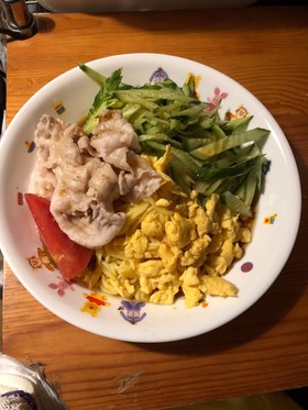 こんにゃく冷やし中華スクランブルエッグ風