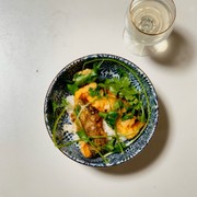 簡単!タラの中華風揚げ物と香菜の丼♪の写真