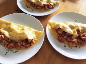 薄焼き卵でオムレツ