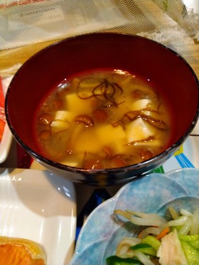 なめこともずくの味噌汁