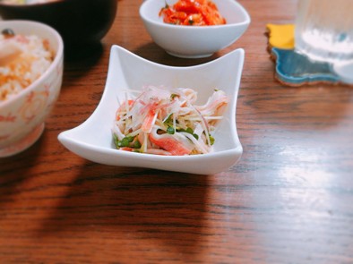 カニカマと香味野菜のオイスターマヨサラダの写真