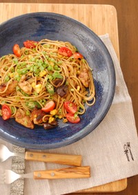 夏野菜とチキンのバター醤油パスタ