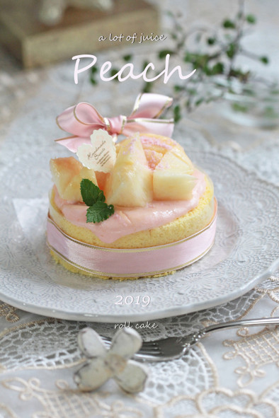桃だよ!!ピーチ果汁のロールケーキの写真