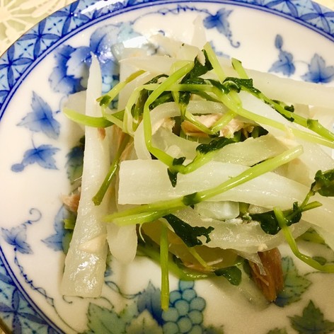 シャリっと大根×豆苗の地中海サラダ
