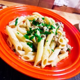 ひき肉のハーブクリームパスタ