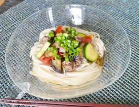 夏野菜とお肉のせぶっかけ素麺♪