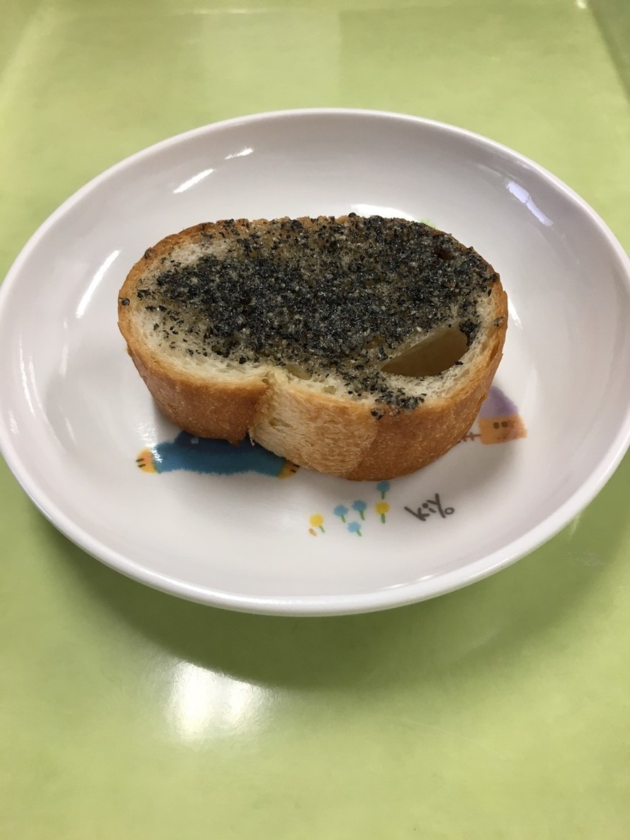 【保育園給食】フランスパンのセサミラスクの画像