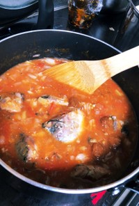 鯖缶とミートボールのトマト煮込み