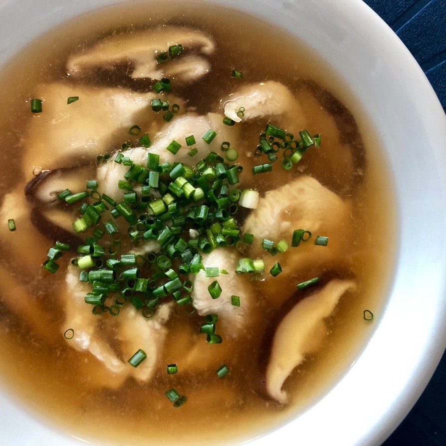 椎茸と茹で鶏の生姜スープの画像