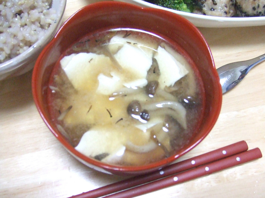絶品！焼きｼﾒｼﾞと絹豆腐の味噌汁の画像