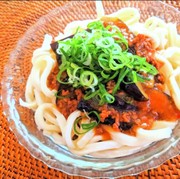 茄子とそぼろの冷やしうどんの写真