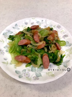 朝食にウインナーと玉ねぎレタス炒め