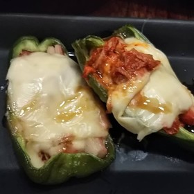 ピーマンのカニカマ、キムチチーズ焼き