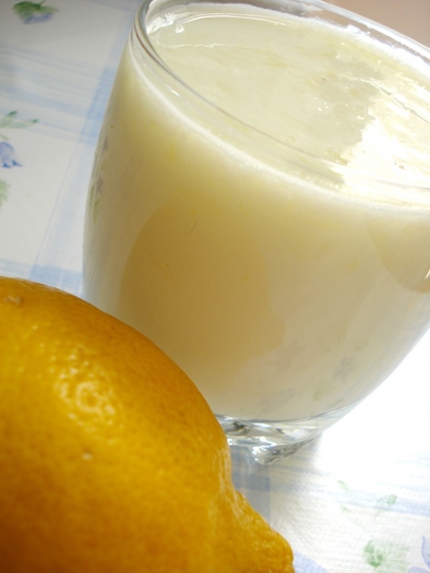 ホエーレモンミルクドリンクの写真