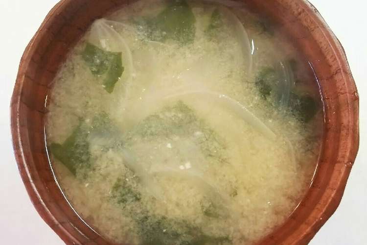 ワカメと玉葱のお味噌汁 だしの素 レシピ 作り方 By Msgnb1 クックパッド 簡単おいしいみんなのレシピが356万品