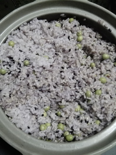 黒米の豆ご飯の写真