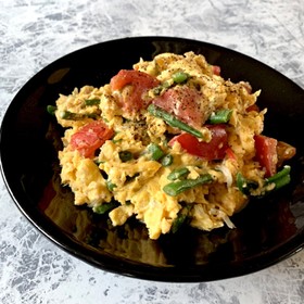 トマト*いんげん*しらすチーズ卵炒め