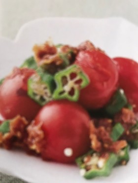 オクラとミニトマトの梅入りサラダ