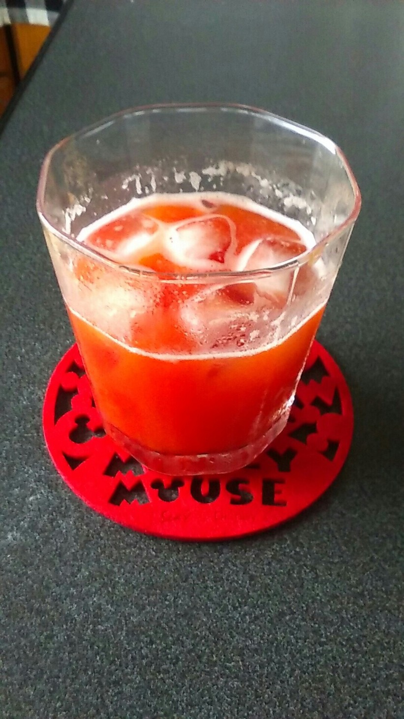 トマトと炭酸水のジュースの画像
