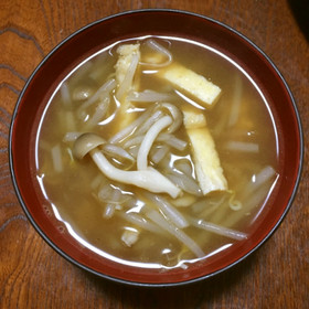 もやしとしめじと油揚げの味噌汁