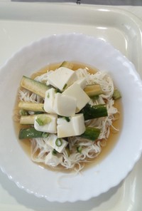 豆腐とキュウリの冷たい素麺。