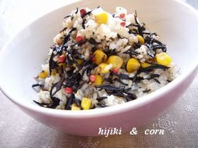 ひじきとコーンのにんにく混ぜごはん