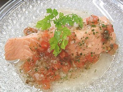 鮭のゆで煮　ラヴィゴットソースの写真