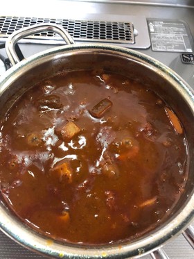 グツグツ煮るだけ!簡単トマトカレー