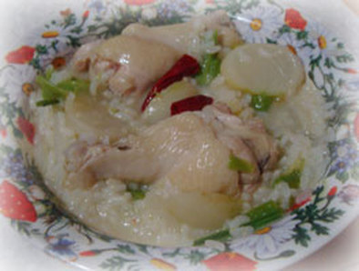 カブと鶏手羽のサムゲタン風スープ粥の写真