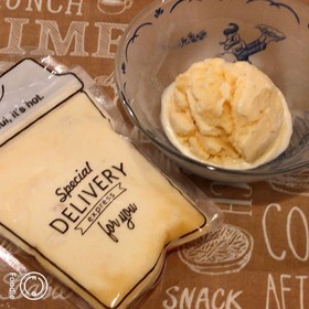 生クリーム入り、濃厚バニラアイスクリーム