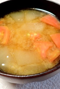 冬瓜とトマトの味噌汁
