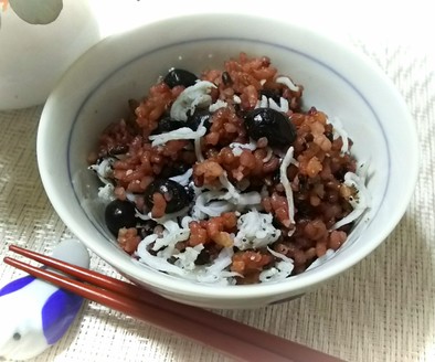 古代米入りしらすご飯の写真
