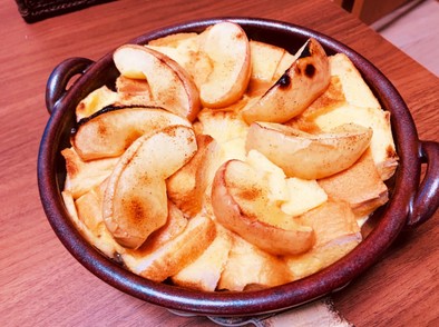 焼きリンゴのパンプディングの写真