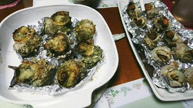 サザエのつぼ焼きとサザエのエスカルゴ風