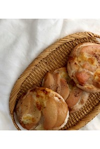 桃モッツアレラチーズパン