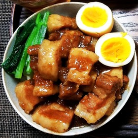 魯肉飯 (ルーロー飯)